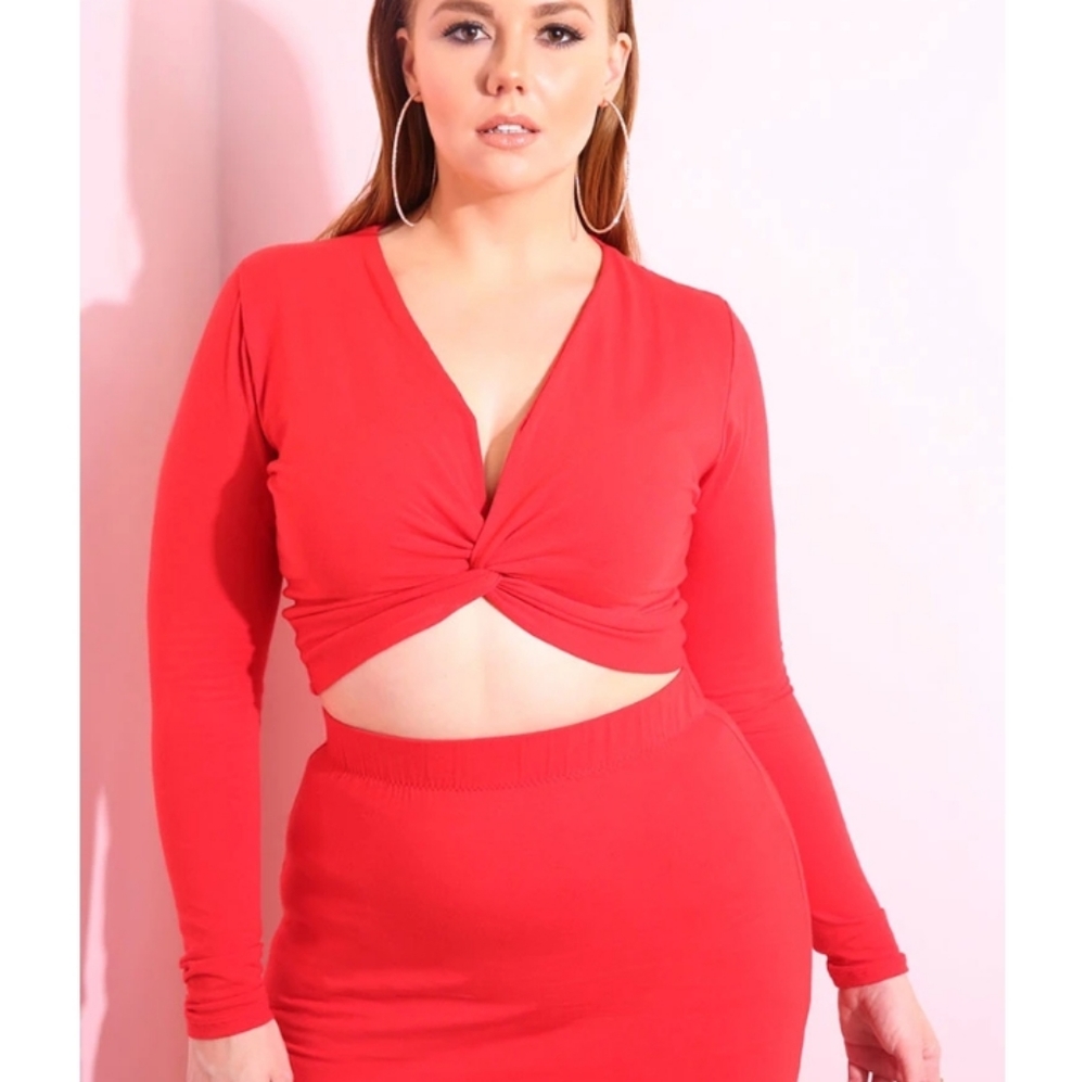 Rebdolls knotted long sleeve crop top